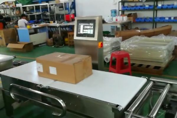 檢測(cè)重量20kg稱(chēng)重機(jī)重量不合格剔除
